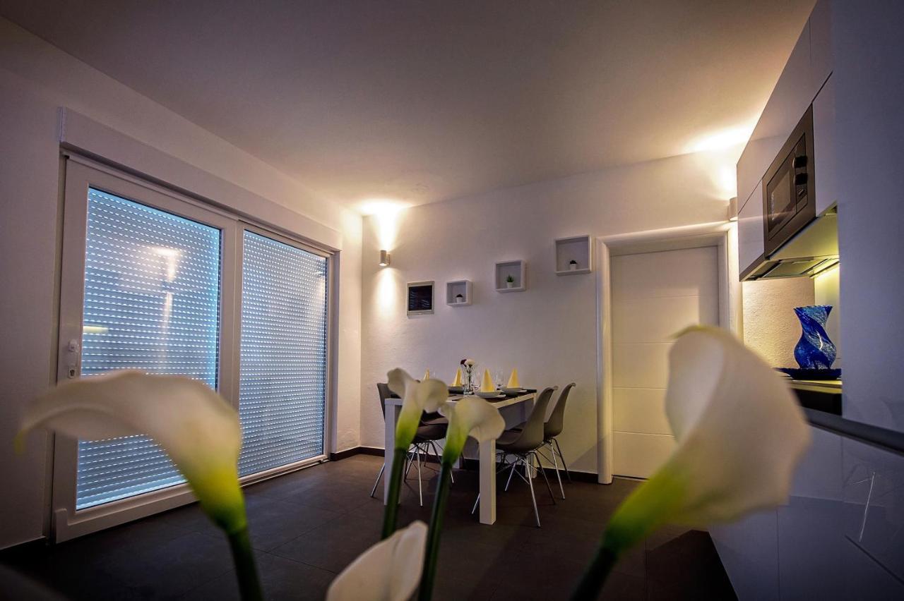 Seaside Apartments With A Swimming Pool Zecevo Rtic, Rogoznica - 8366 Ngoại thất bức ảnh